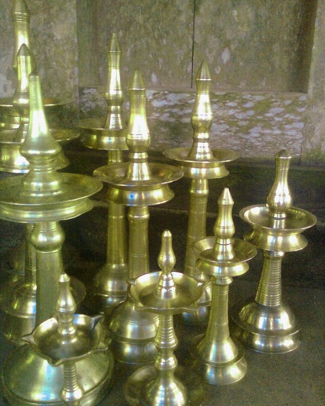 Tall Kuthuvilakku Pair