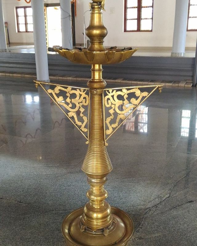 Grand Temple Kuthuvilakku 5 ft