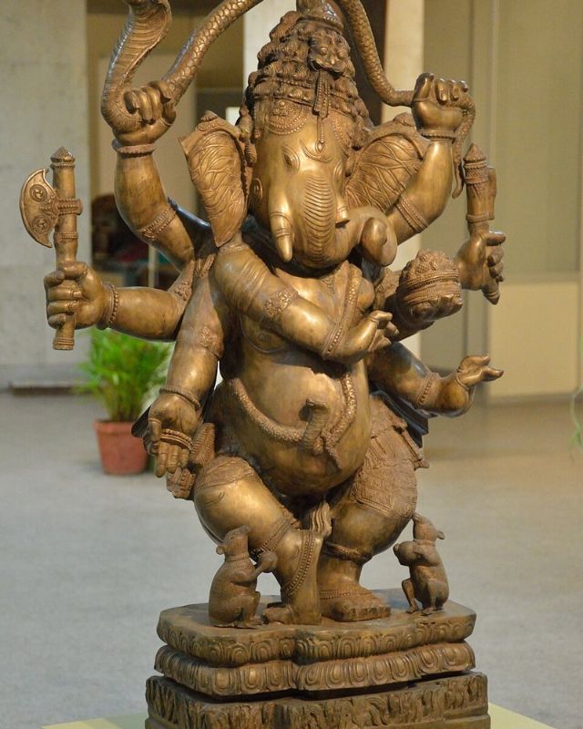 Ashtabhuja Ganesha Statue