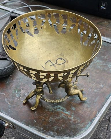 Filigree Fruit Bowl Stand